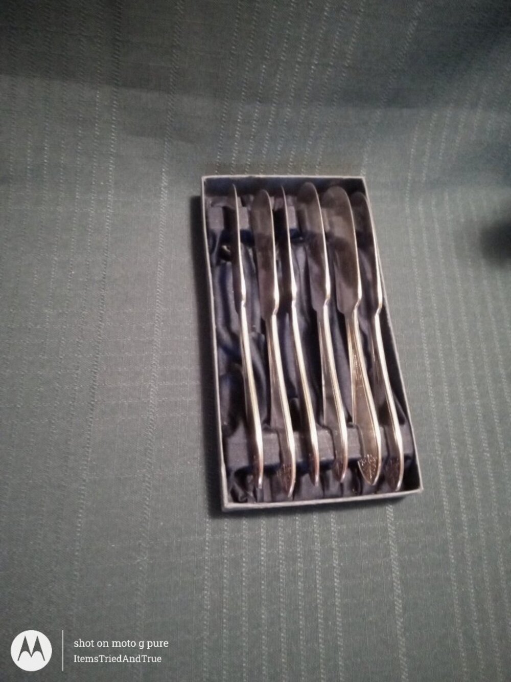 Wm. Rogers & Son “Debutante” Silverplate Butter Spreaders – 6‑Piece Vintage Set